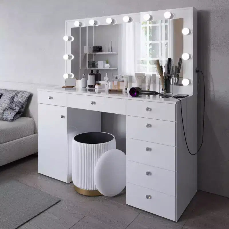 Leila Lighted Makeup Vanity - Boahaus