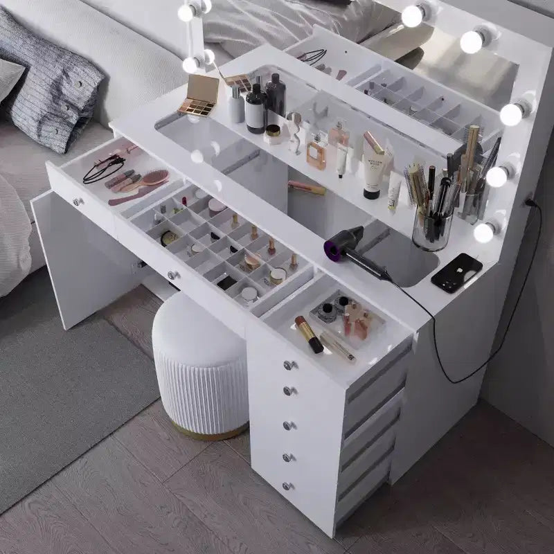 Leila Lighted Makeup Vanity - Boahaus