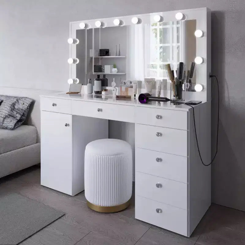 Leila Lighted Makeup Vanity - Boahaus