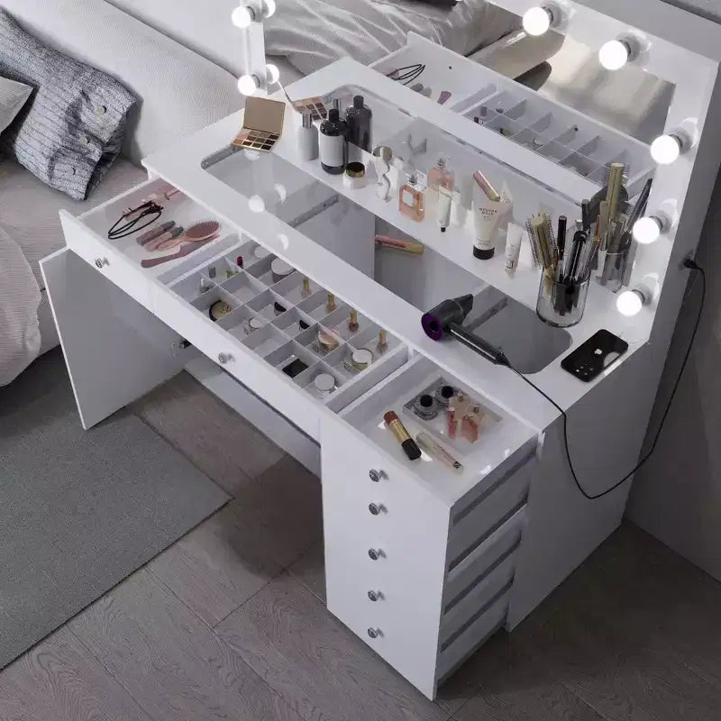 Leila Lighted Makeup Vanity - Boahaus