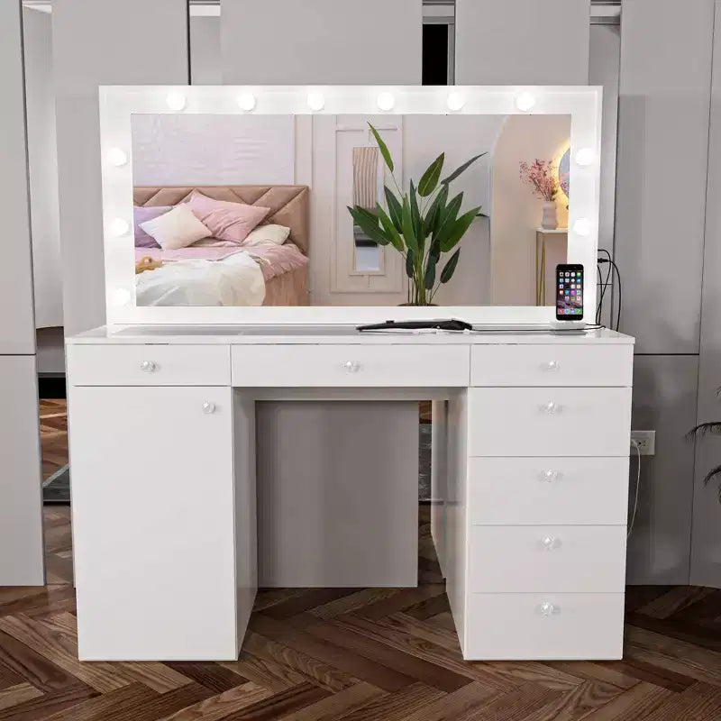 Leila Lighted Makeup Vanity - Boahaus